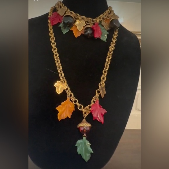 2 RARE Juliana (D&E) acorn bakelite leaves Les Bernard necklaces confirmed - Picture 6 of 12